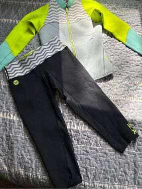 Roxy Neon Wetsuit Jacket Top & Capris size 6